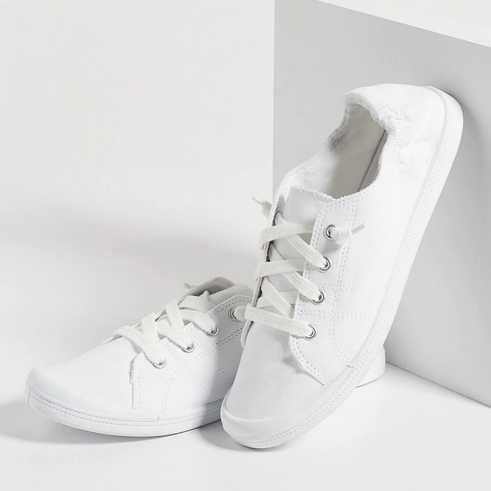 NWT Maurices sneakers